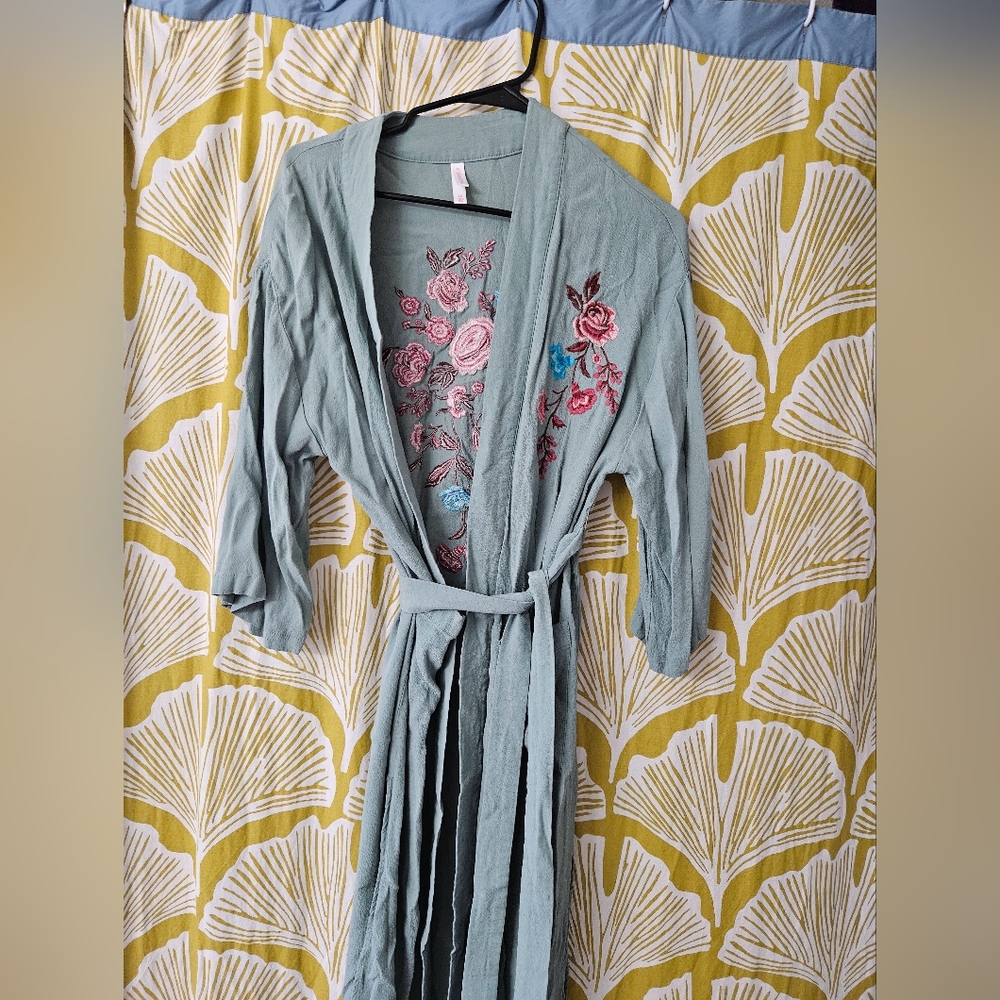Xhiliration Robe/Kimono - Picture 2 of 5